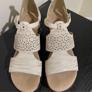 JBU Cream and Gold Sandals